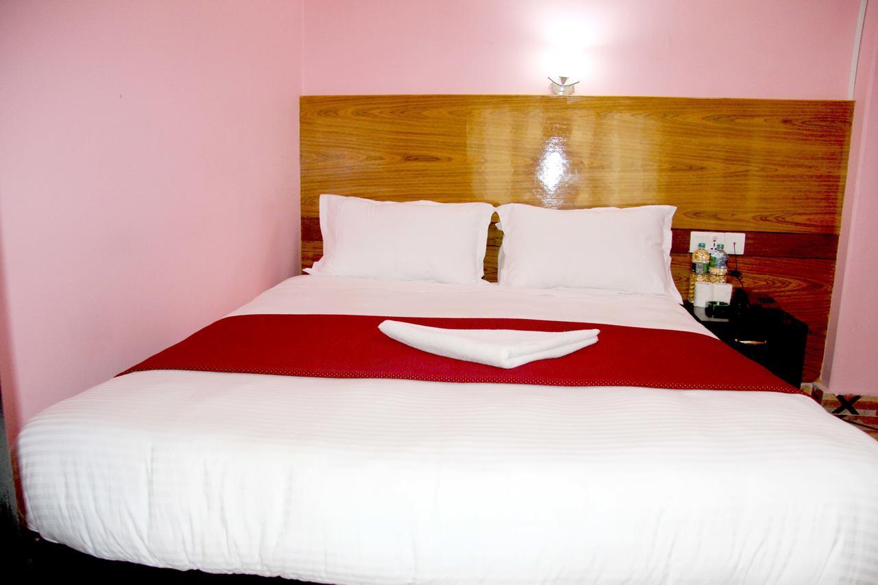 פוקהרה Hotel Buttercup מראה חיצוני תמונה