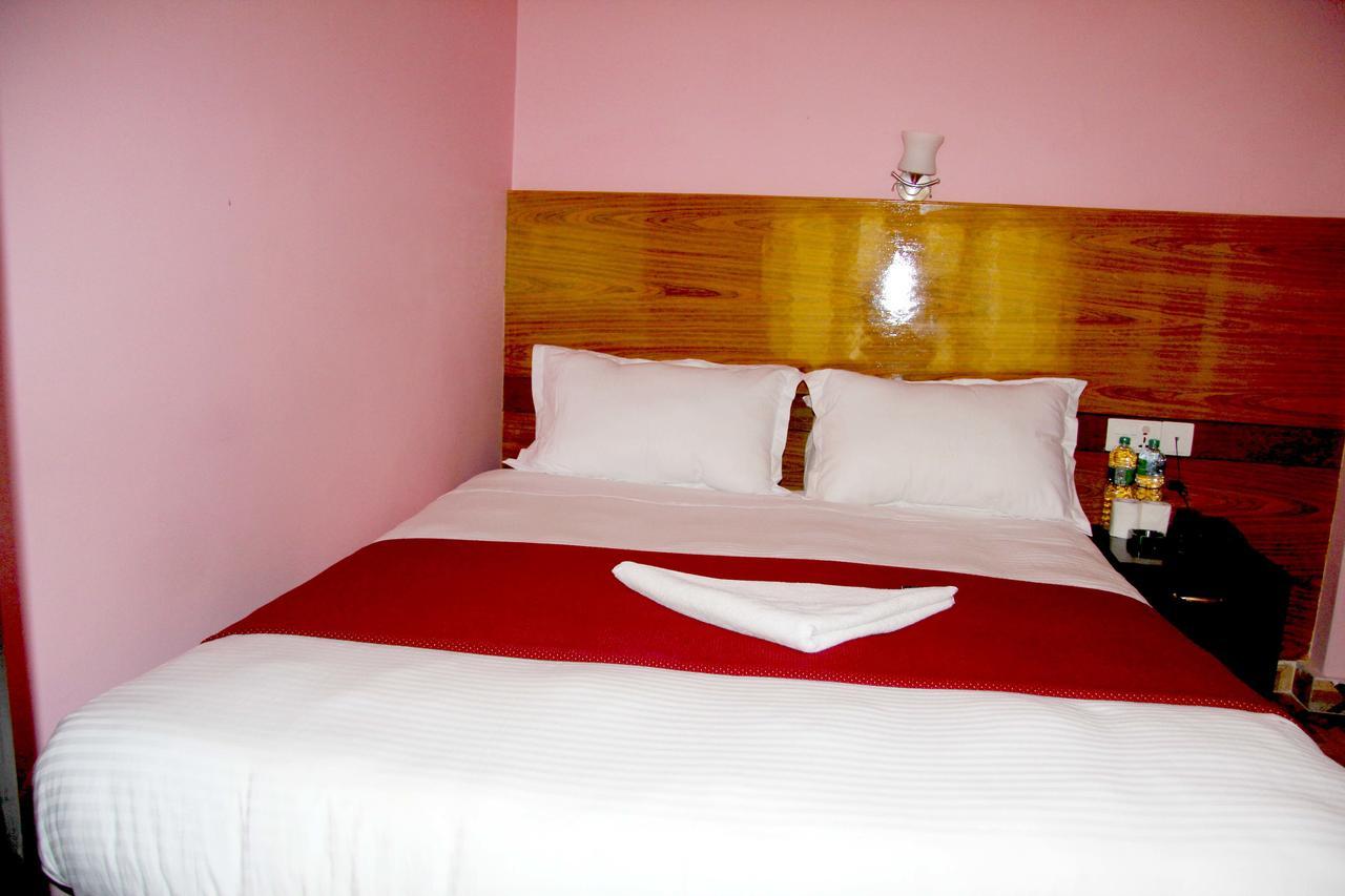 פוקהרה Hotel Buttercup מראה חיצוני תמונה