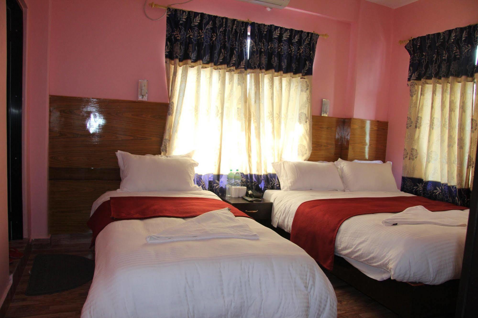 פוקהרה Hotel Buttercup מראה חיצוני תמונה