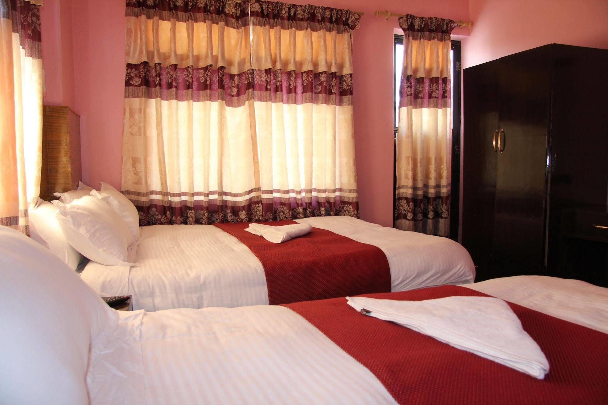 פוקהרה Hotel Buttercup מראה חיצוני תמונה