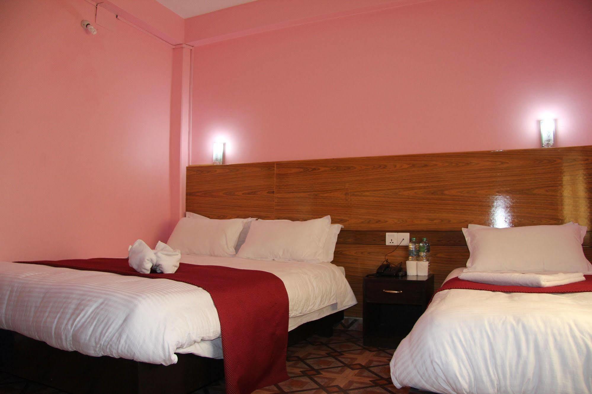 פוקהרה Hotel Buttercup מראה חיצוני תמונה