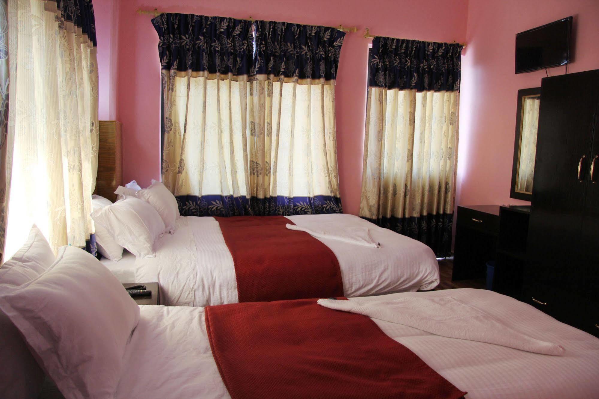 פוקהרה Hotel Buttercup מראה חיצוני תמונה