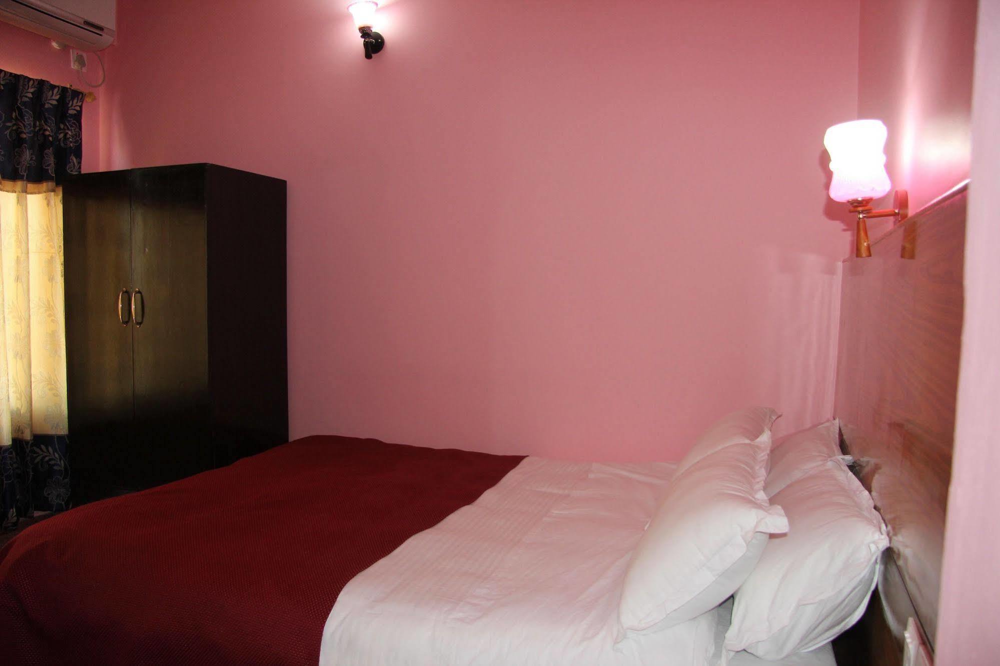 פוקהרה Hotel Buttercup מראה חיצוני תמונה