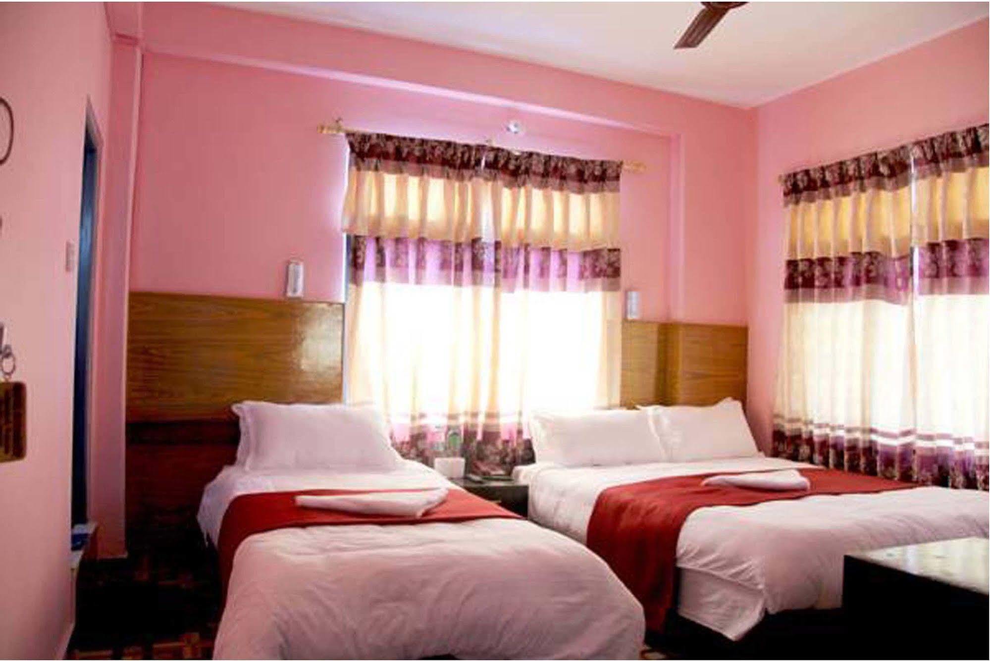 פוקהרה Hotel Buttercup מראה חיצוני תמונה