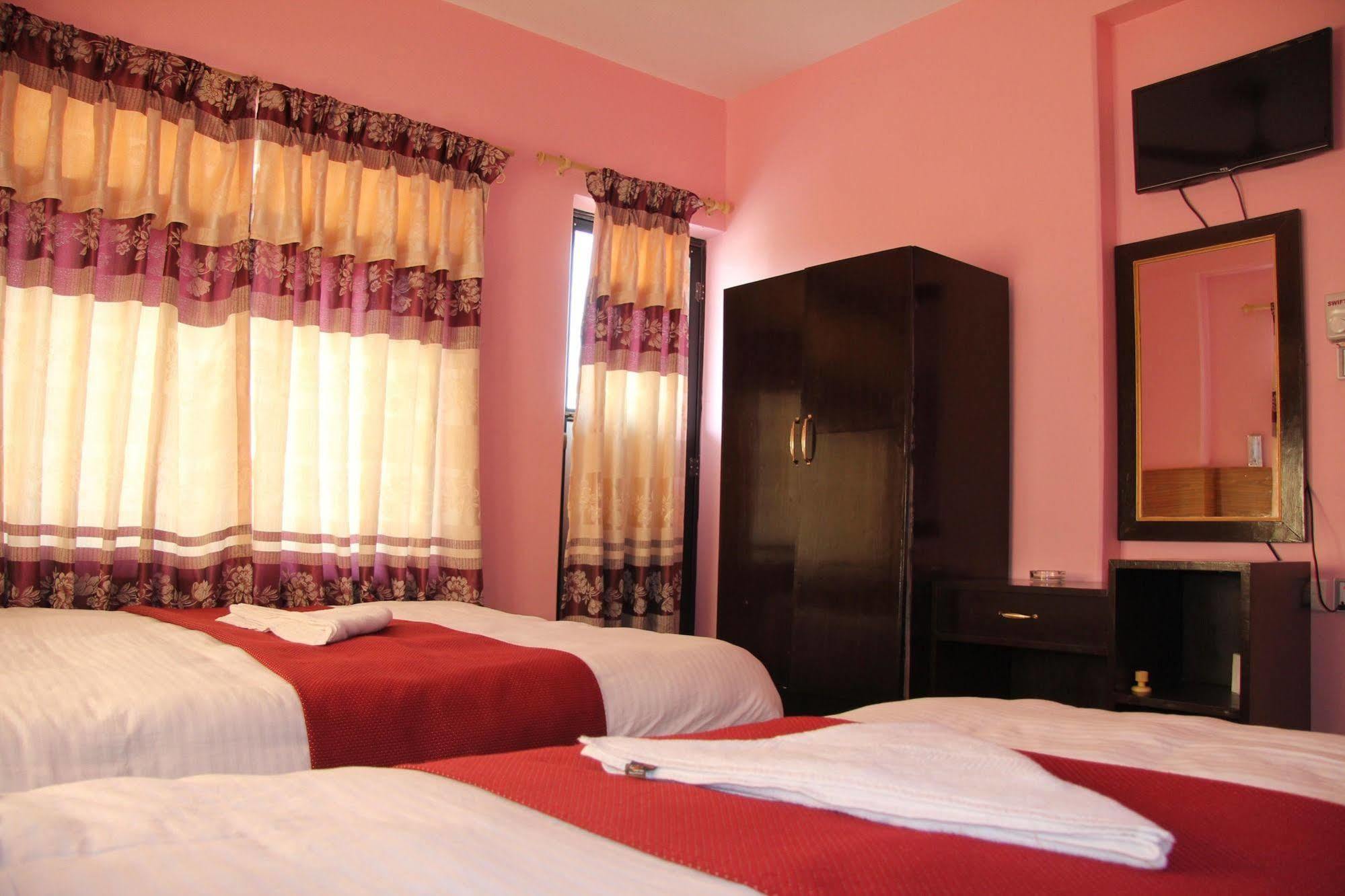 פוקהרה Hotel Buttercup מראה חיצוני תמונה