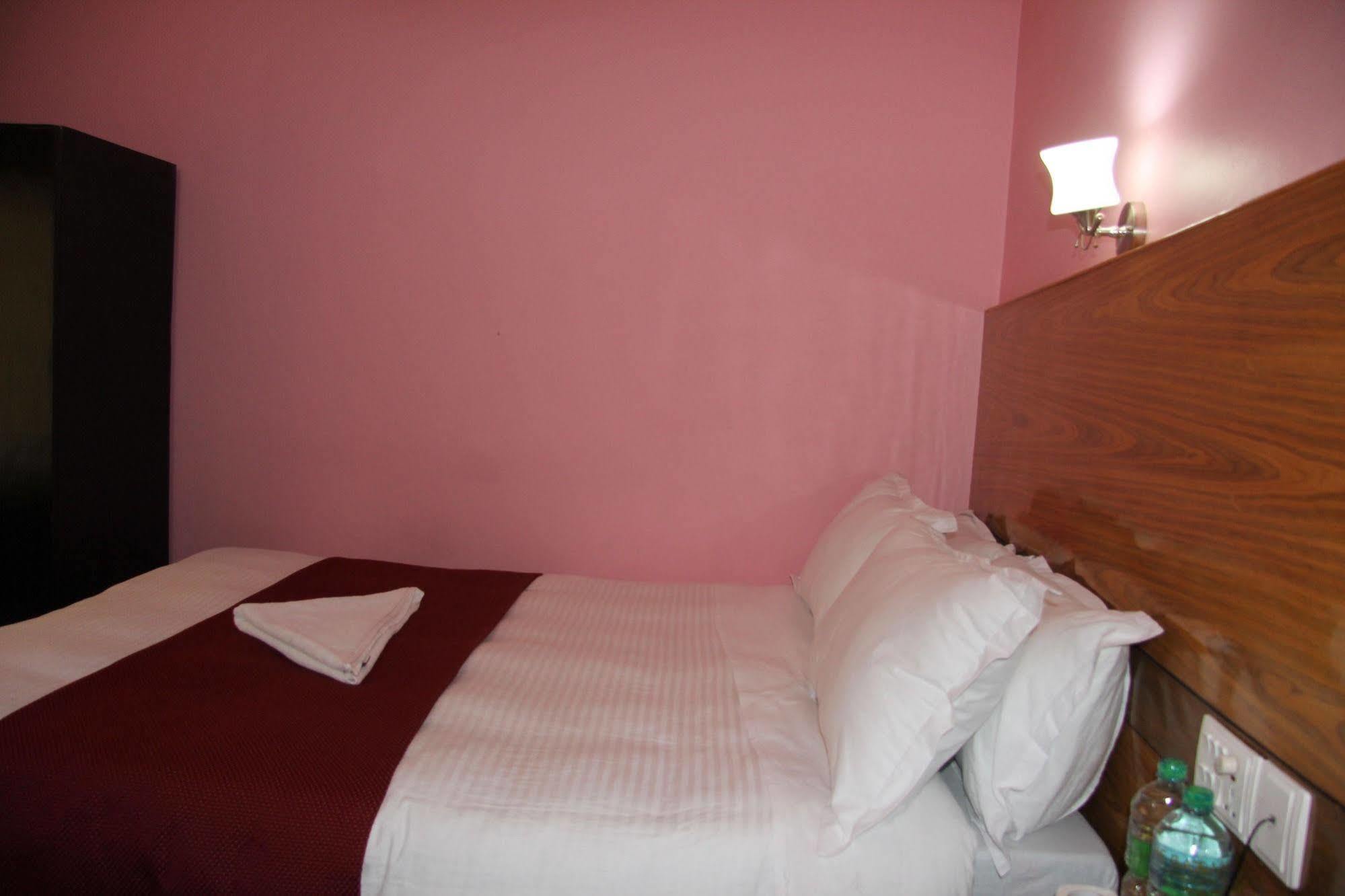 פוקהרה Hotel Buttercup מראה חיצוני תמונה
